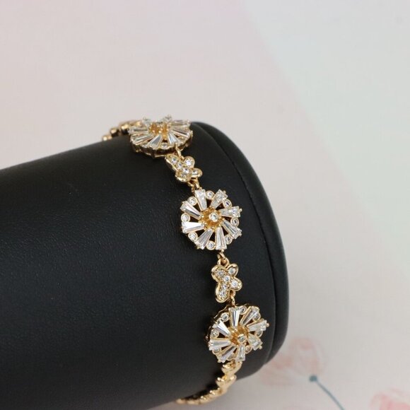 "Sparkling Rose Gold Floral Bracelet with Round & Clover Design, XPBL0962 - Picture 7 of 12